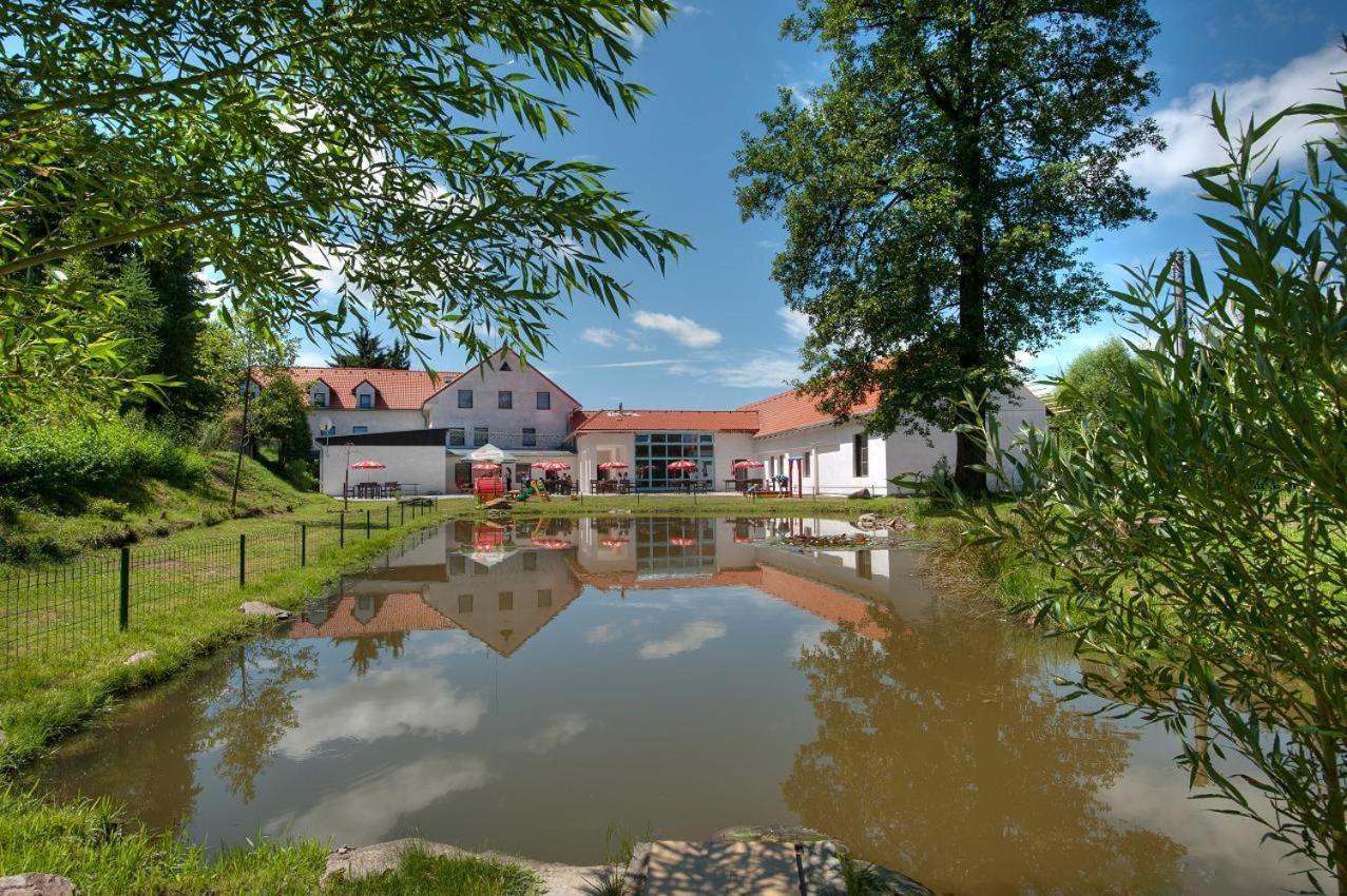 Hotel Mlyn - Jihlava Vilanec Экстерьер фото